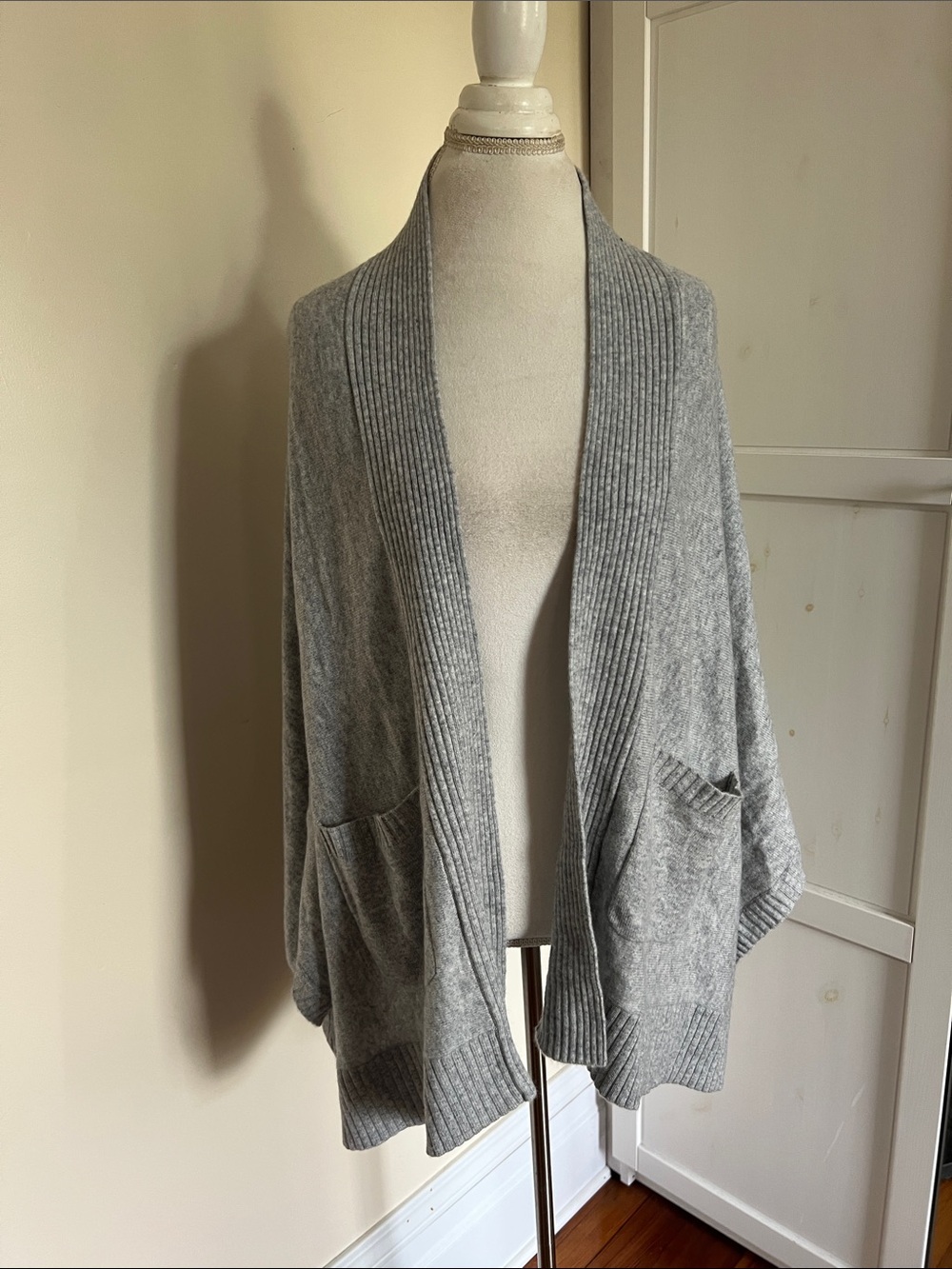 Isaac Mizrahi Live Love Cashmere Gray Shawl Collar Cardigan Sweater Wrap M/L
